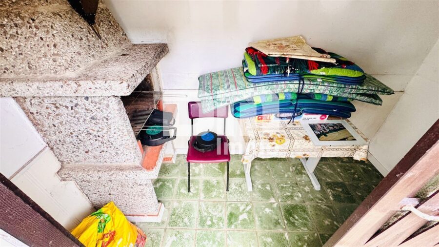 Solides Fachwerkhaus mit Nebengebäude in idyllischer Lage mit Garten und Garage - Außengrill / Kamin überdacht